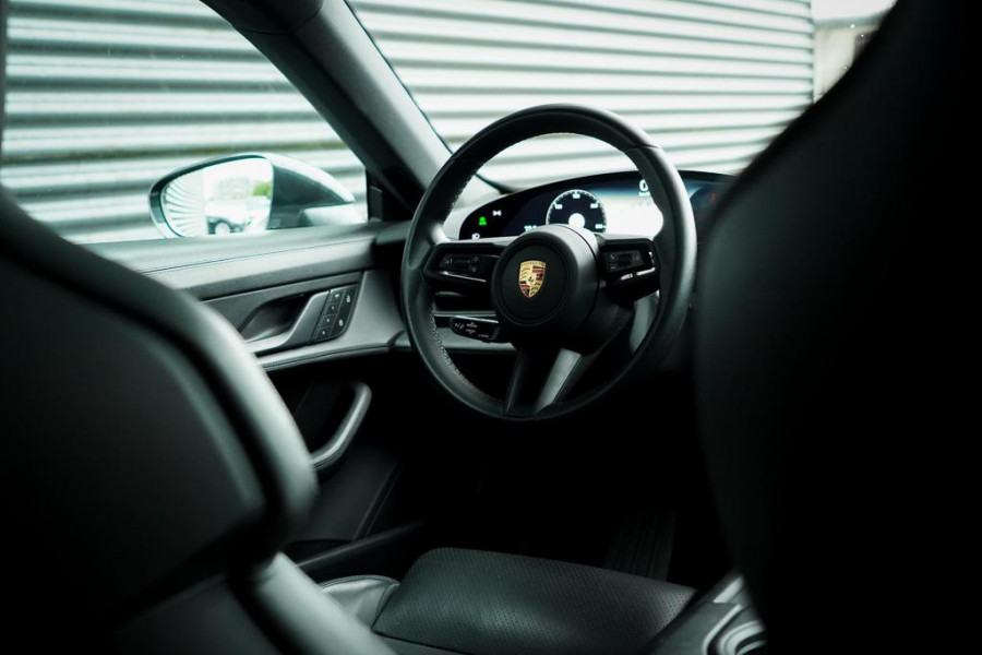 Porsche Taycan Cross Turismo 4 93 kWh / Dual Screen / Pano / Sportstoelen / Warmtepomp