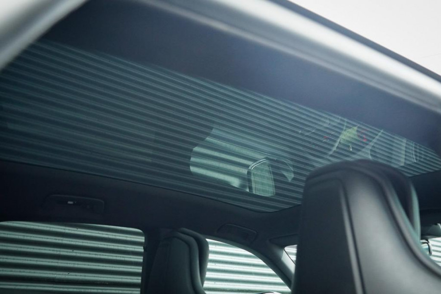 Porsche Taycan Cross Turismo 4 93 kWh / Dual Screen / Pano / Sportstoelen / Warmtepomp