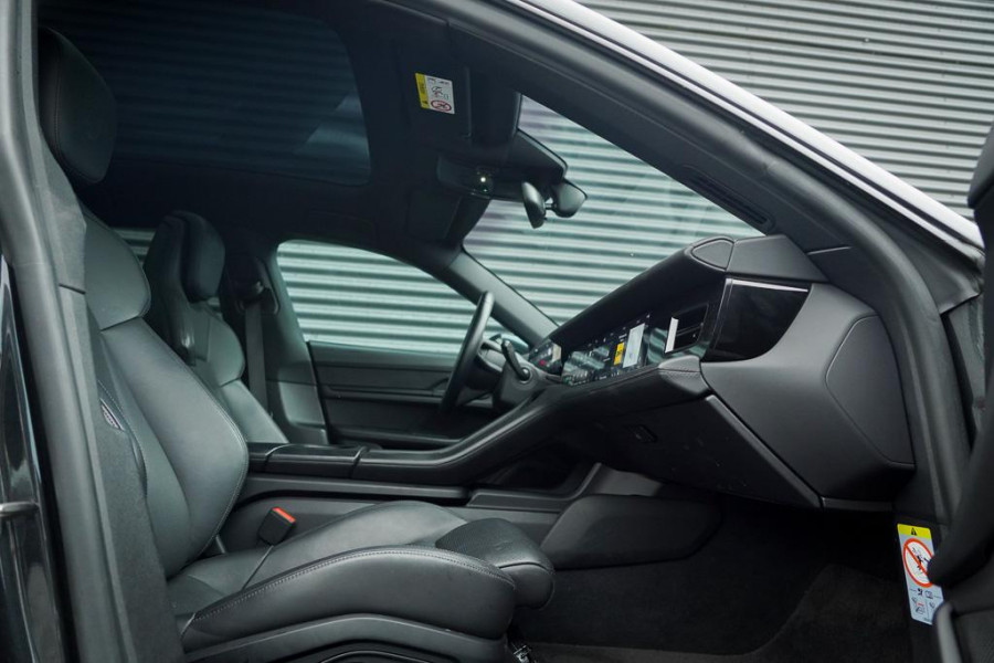 Porsche Taycan Cross Turismo 4 93 kWh / Dual Screen / Pano / Sportstoelen / Warmtepomp