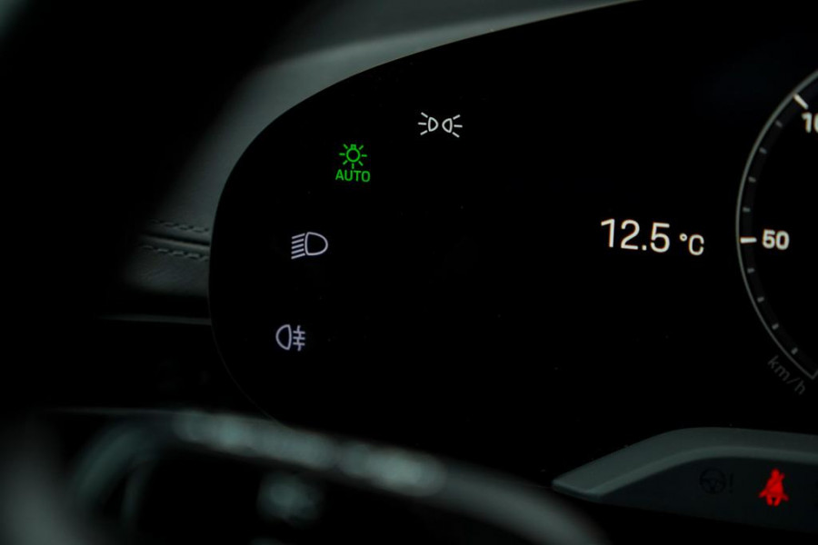 Porsche Taycan Cross Turismo 4 93 kWh / Dual Screen / Pano / Sportstoelen / Warmtepomp
