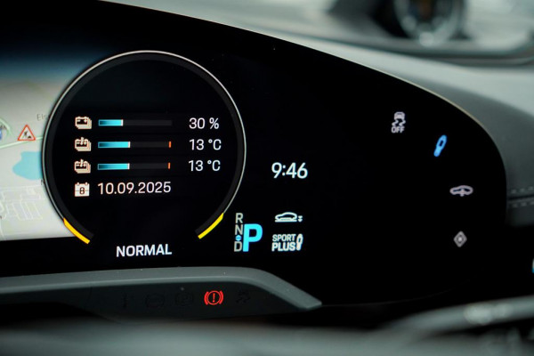 Porsche Taycan Cross Turismo 4 93 kWh / Dual Screen / Pano / Sportstoelen / Warmtepomp
