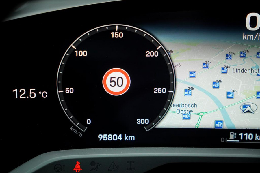 Porsche Taycan Cross Turismo 4 93 kWh / Dual Screen / Pano / Sportstoelen / Warmtepomp