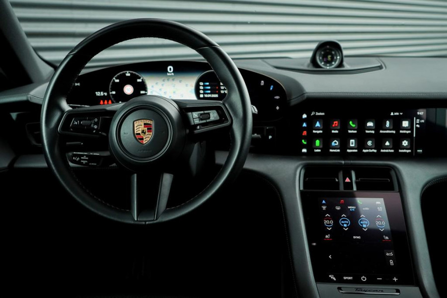 Porsche Taycan Cross Turismo 4 93 kWh / Dual Screen / Pano / Sportstoelen / Warmtepomp