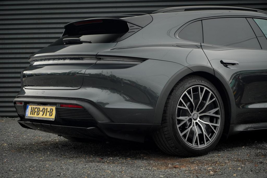 Porsche Taycan Cross Turismo 4 93 kWh / Dual Screen / Pano / Sportstoelen / Warmtepomp