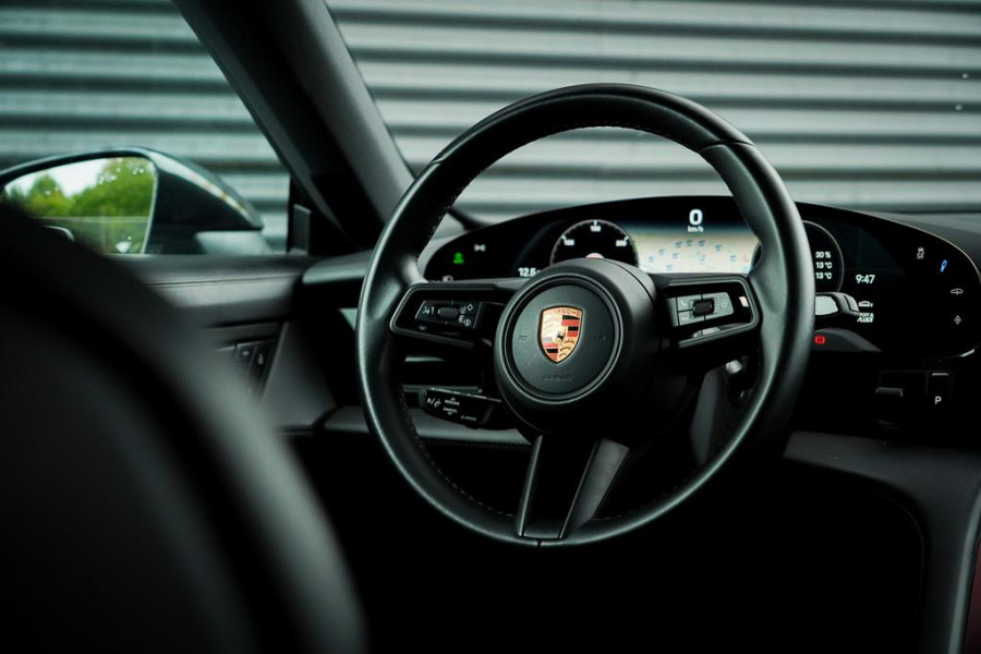 Porsche Taycan Cross Turismo 4 93 kWh / Dual Screen / Pano / Sportstoelen / Warmtepomp