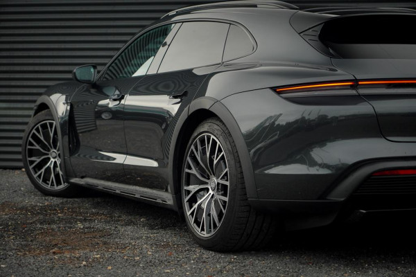 Porsche Taycan Cross Turismo 4 93 kWh / Dual Screen / Pano / Sportstoelen / Warmtepomp