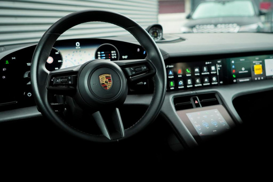 Porsche Taycan Cross Turismo 4 93 kWh / Dual Screen / Pano / Sportstoelen / Warmtepomp