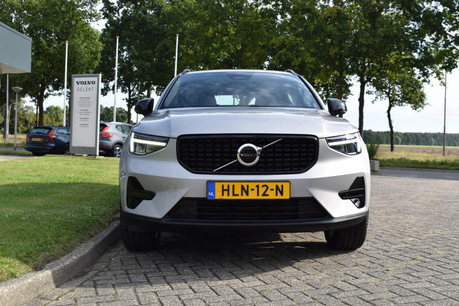 Volvo XC40 B4 211Pk Automaat Plus Dark Trekhaak | ACC | Blis | H&K | Camera | Elektr. Stoel | Stoel-Stuur Verwarming