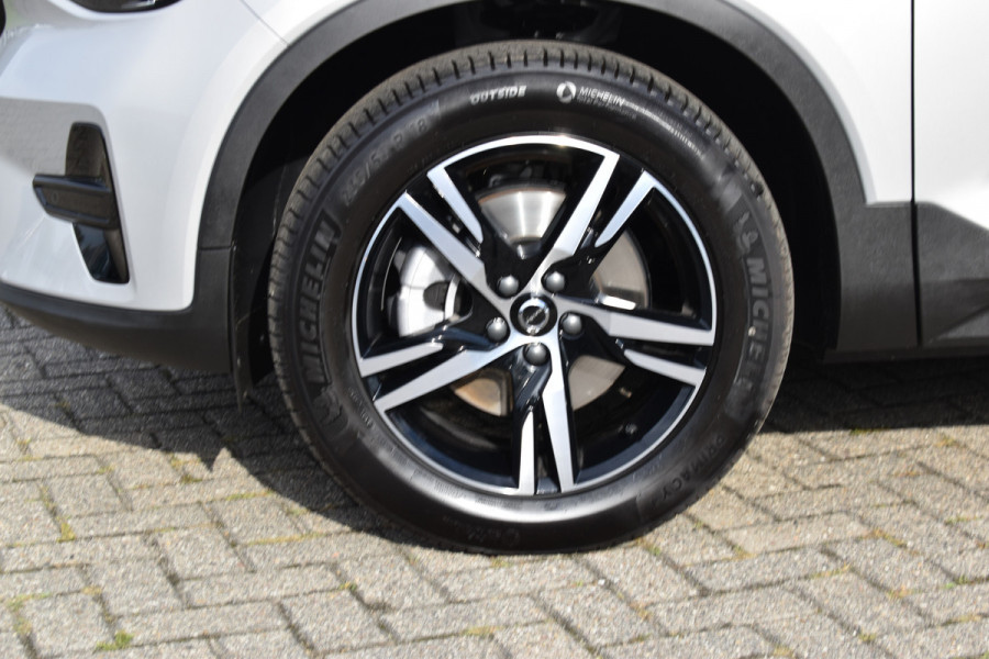 Volvo XC40 B4 211Pk Automaat Plus Dark Trekhaak | ACC | Blis | H&K | Camera | Elektr. Stoel | Stoel-Stuur Verwarming