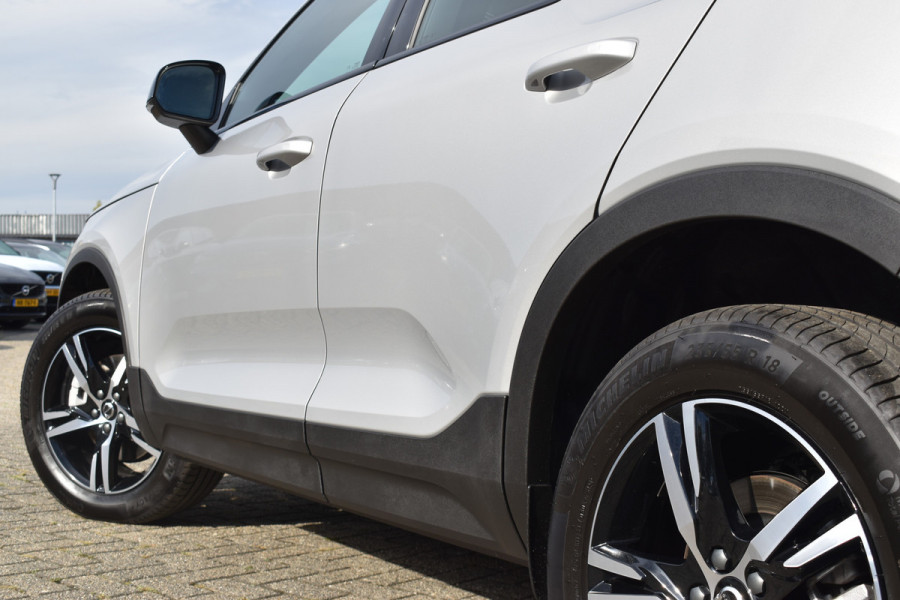 Volvo XC40 B4 211Pk Automaat Plus Dark Trekhaak | ACC | Blis | H&K | Camera | Elektr. Stoel | Stoel-Stuur Verwarming