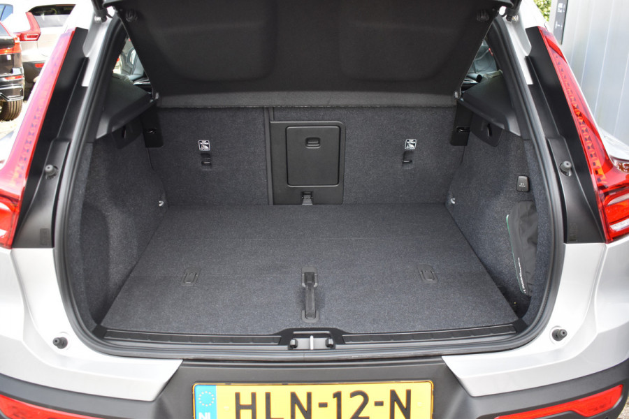 Volvo XC40 B4 211Pk Automaat Plus Dark Trekhaak | ACC | Blis | H&K | Camera | Elektr. Stoel | Stoel-Stuur Verwarming
