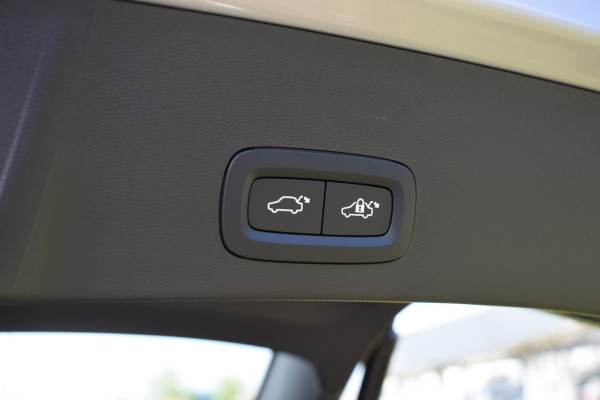 Volvo XC40 B4 211Pk Automaat Plus Dark Trekhaak | ACC | Blis | H&K | Camera | Elektr. Stoel | Stoel-Stuur Verwarming