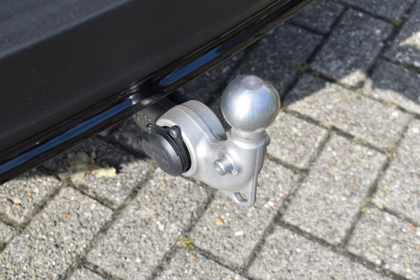 Volvo XC40 B4 211Pk Automaat Plus Dark Trekhaak | ACC | Blis | H&K | Camera | Elektr. Stoel | Stoel-Stuur Verwarming