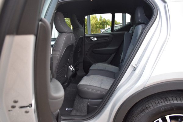 Volvo XC40 B4 211Pk Automaat Plus Dark Trekhaak | ACC | Blis | H&K | Camera | Elektr. Stoel | Stoel-Stuur Verwarming
