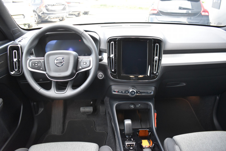 Volvo XC40 B4 211Pk Automaat Plus Dark Trekhaak | ACC | Blis | H&K | Camera | Elektr. Stoel | Stoel-Stuur Verwarming