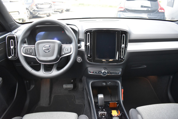 Volvo XC40 B4 211Pk Automaat Plus Dark Trekhaak | ACC | Blis | H&K | Camera | Elektr. Stoel | Stoel-Stuur Verwarming