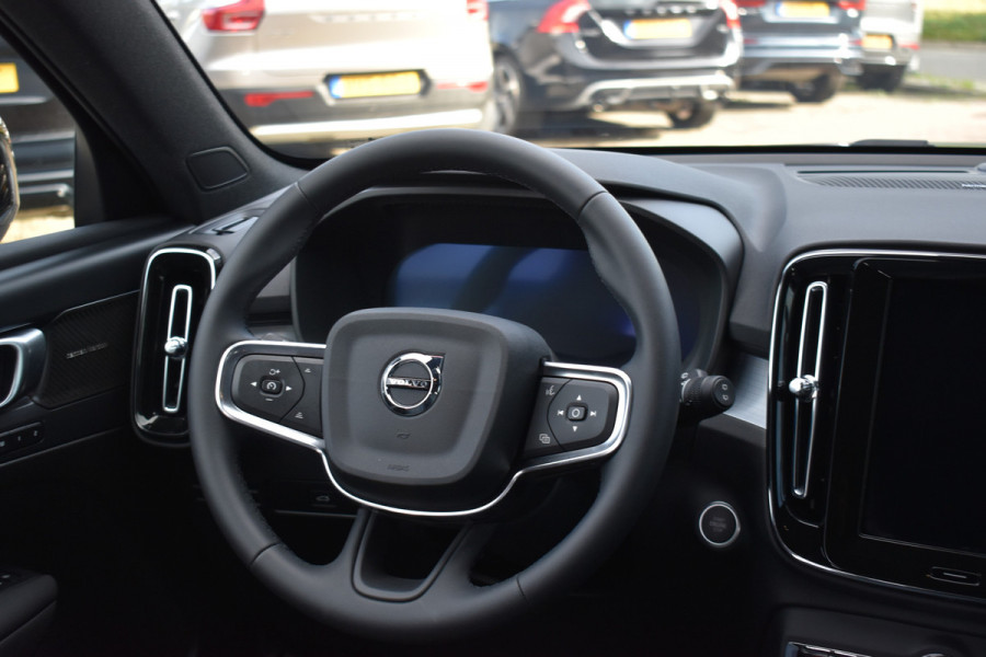 Volvo XC40 B4 211Pk Automaat Plus Dark Trekhaak | ACC | Blis | H&K | Camera | Elektr. Stoel | Stoel-Stuur Verwarming