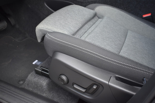 Volvo XC40 B4 211Pk Automaat Plus Dark Trekhaak | ACC | Blis | H&K | Camera | Elektr. Stoel | Stoel-Stuur Verwarming