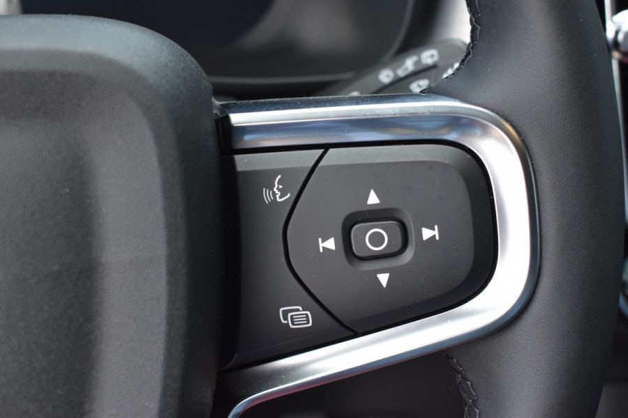 Volvo XC40 B4 211Pk Automaat Plus Dark Trekhaak | ACC | Blis | H&K | Camera | Elektr. Stoel | Stoel-Stuur Verwarming