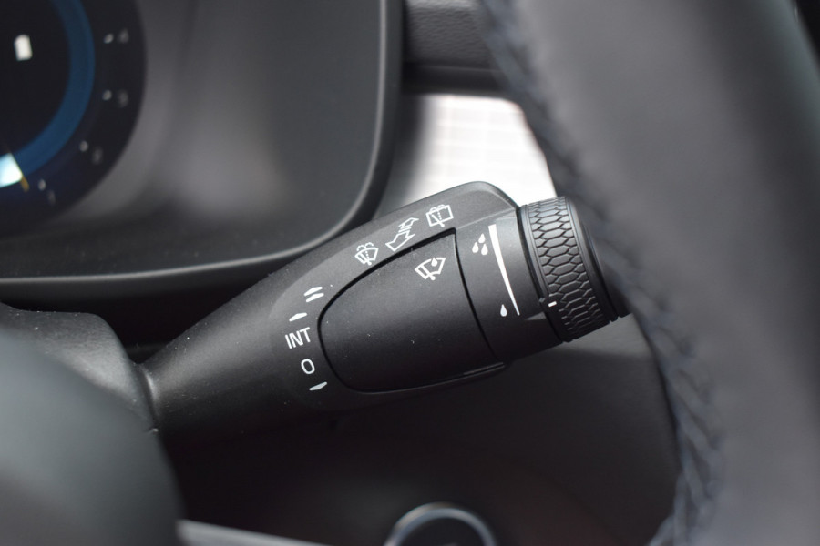 Volvo XC40 B4 211Pk Automaat Plus Dark Trekhaak | ACC | Blis | H&K | Camera | Elektr. Stoel | Stoel-Stuur Verwarming
