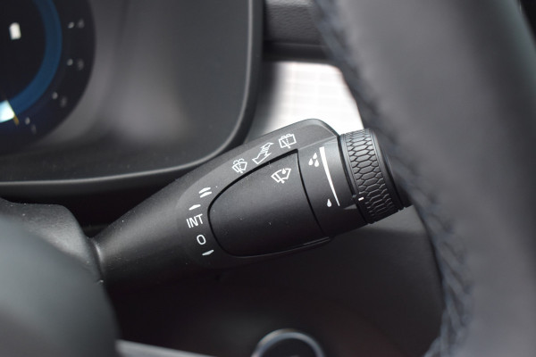 Volvo XC40 B4 211Pk Automaat Plus Dark Trekhaak | ACC | Blis | H&K | Camera | Elektr. Stoel | Stoel-Stuur Verwarming