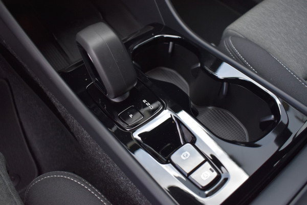 Volvo XC40 B4 211Pk Automaat Plus Dark Trekhaak | ACC | Blis | H&K | Camera | Elektr. Stoel | Stoel-Stuur Verwarming