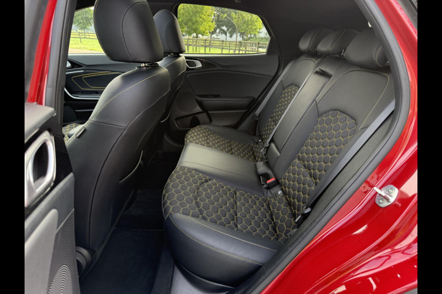 Kia Xceed 1.6 T-GDi DynamicPlusLine | 204 PK | Panoramadak | Trekhaak | Virtual cockpit | Dealer onderhouden |