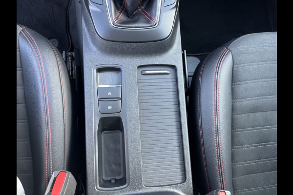 Ford Kuga 1.5 EcoB. ST-Line X TREKHAAK! DRIVERPACK! TECHPACK! WINTERPACK!