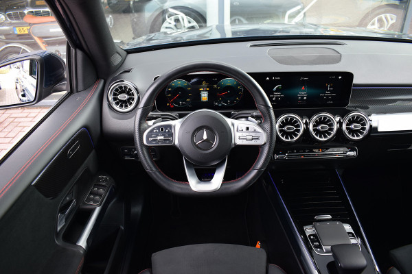 Mercedes-Benz Glb 200 Business Solution AMG | Leer/ Alcantara | Ambiant | Stoelverw. | Camera