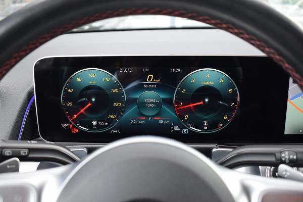 Mercedes-Benz Glb 200 Business Solution AMG | Leer/ Alcantara | Ambiant | Stoelverw. | Camera