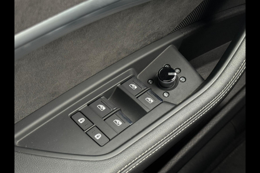 Audi e-tron 50 quattro S edition 71 kWh, 2 X S-LINE, achteruitrijcamera, trekhaak, luchtvering, stoelverwarming