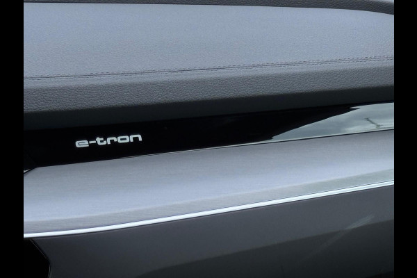 Audi e-tron 50 quattro S edition 71 kWh, 2 X S-LINE, achteruitrijcamera, trekhaak, luchtvering, stoelverwarming