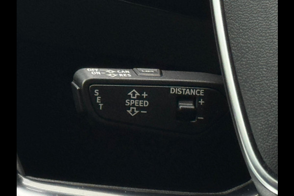 Audi e-tron 50 quattro S edition 71 kWh, 2 X S-LINE, achteruitrijcamera, trekhaak, luchtvering, stoelverwarming