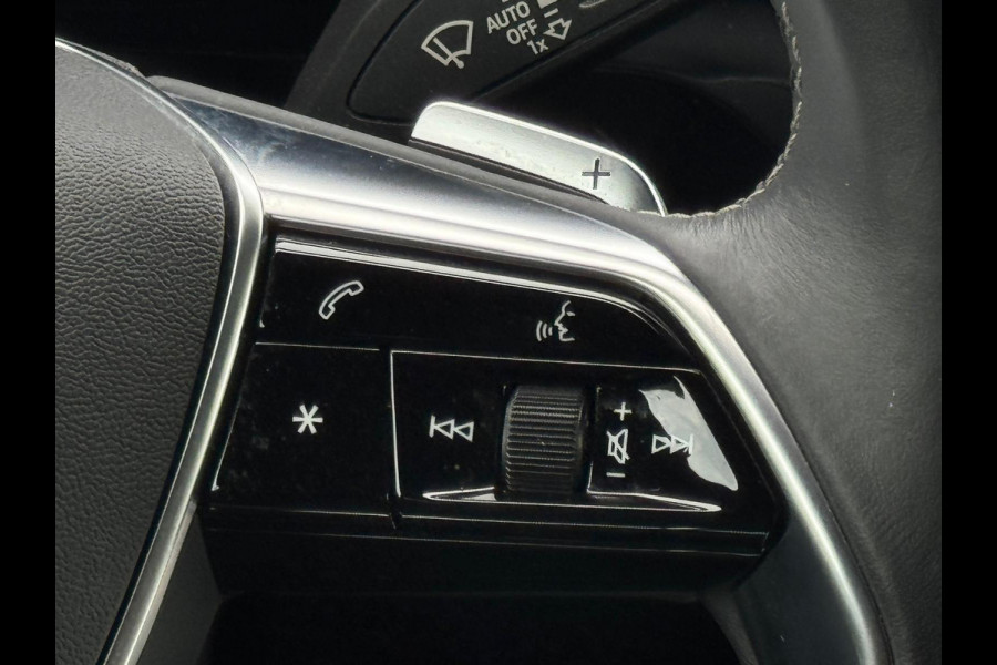 Audi e-tron 50 quattro S edition 71 kWh, 2 X S-LINE, achteruitrijcamera, trekhaak, luchtvering, stoelverwarming