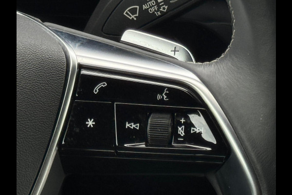 Audi e-tron 50 quattro S edition 71 kWh, 2 X S-LINE, achteruitrijcamera, trekhaak, luchtvering, stoelverwarming