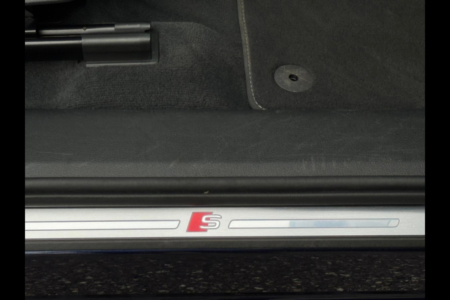 Audi e-tron 50 quattro S edition 71 kWh, 2 X S-LINE, achteruitrijcamera, trekhaak, luchtvering, stoelverwarming