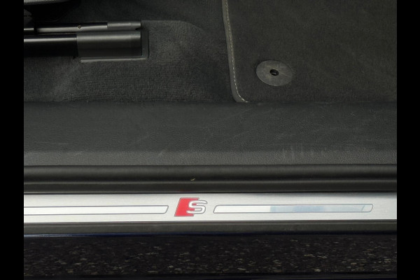 Audi e-tron 50 quattro S edition 71 kWh, 2 X S-LINE, achteruitrijcamera, trekhaak, luchtvering, stoelverwarming