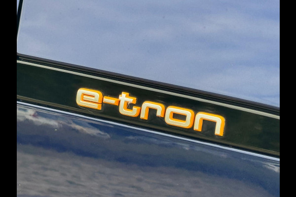 Audi e-tron 50 quattro S edition 71 kWh, 2 X S-LINE, achteruitrijcamera, trekhaak, luchtvering, stoelverwarming