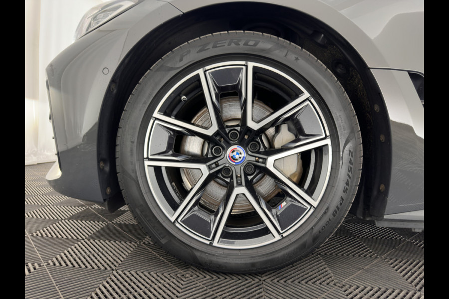 BMW i4 eDrive40 84 kWh M-Sportpack [ 3-Fase ] { SOH-95%} (INCL-BTW) *LEATHER-ALCANTARA | FULL-LED | ADAPTIVE-CRUISE | WIDE-SCREEN-DIGI-COCKPIT | DAB+ | CAMERA | AMBIENT-LIGHT | CARPLAY | SPORT-SEATS | PRIVACY-GLASS | TOWBAR | 18''ALU*