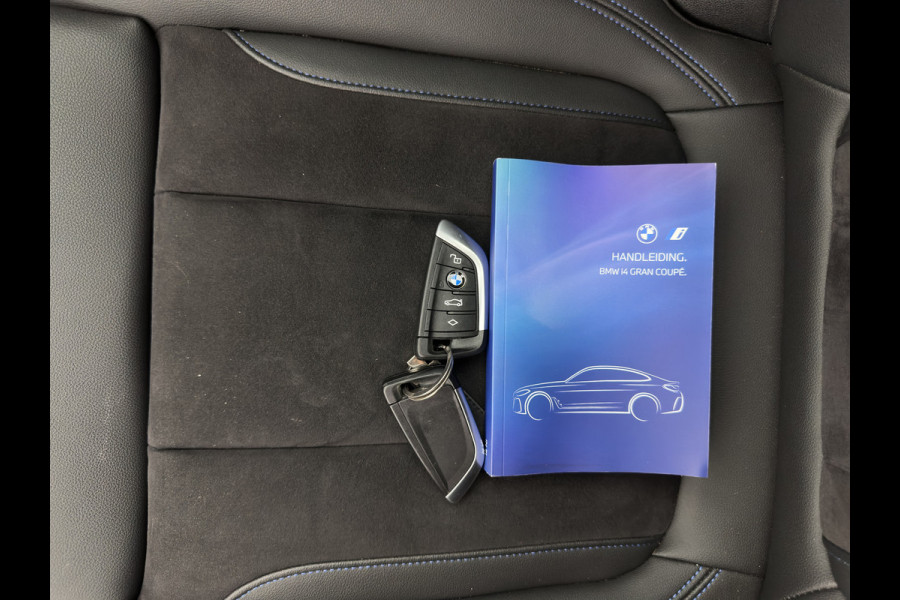 BMW i4 eDrive40 84 kWh M-Sportpack [ 3-Fase ] { SOH-95%} (INCL-BTW) *LEATHER-ALCANTARA | FULL-LED | ADAPTIVE-CRUISE | WIDE-SCREEN-DIGI-COCKPIT | DAB+ | CAMERA | AMBIENT-LIGHT | CARPLAY | SPORT-SEATS | PRIVACY-GLASS | TOWBAR | 18''ALU*