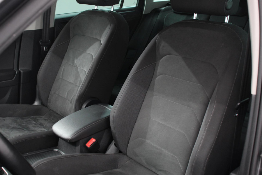 Volkswagen Tiguan 1.5 TSI 150pk DSG Highline | Navigatie | Apple Carplay/Android Auto | Adaptive cruise control | Parkeersensoren | Camera | Park Assist | Lane Assist | Stoel- en stuurverwarming | Getinte ramen | Virtual Cockpit |  LED-verlichting voor
