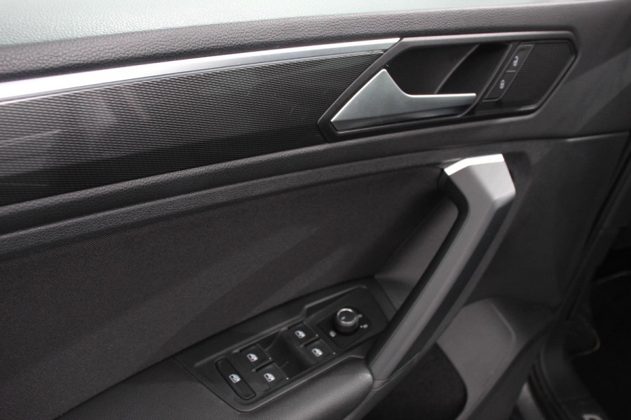 Volkswagen Tiguan 1.5 TSI 150pk DSG Highline | Navigatie | Apple Carplay/Android Auto | Adaptive cruise control | Parkeersensoren | Camera | Park Assist | Lane Assist | Stoel- en stuurverwarming | Getinte ramen | Virtual Cockpit |  LED-verlichting voor