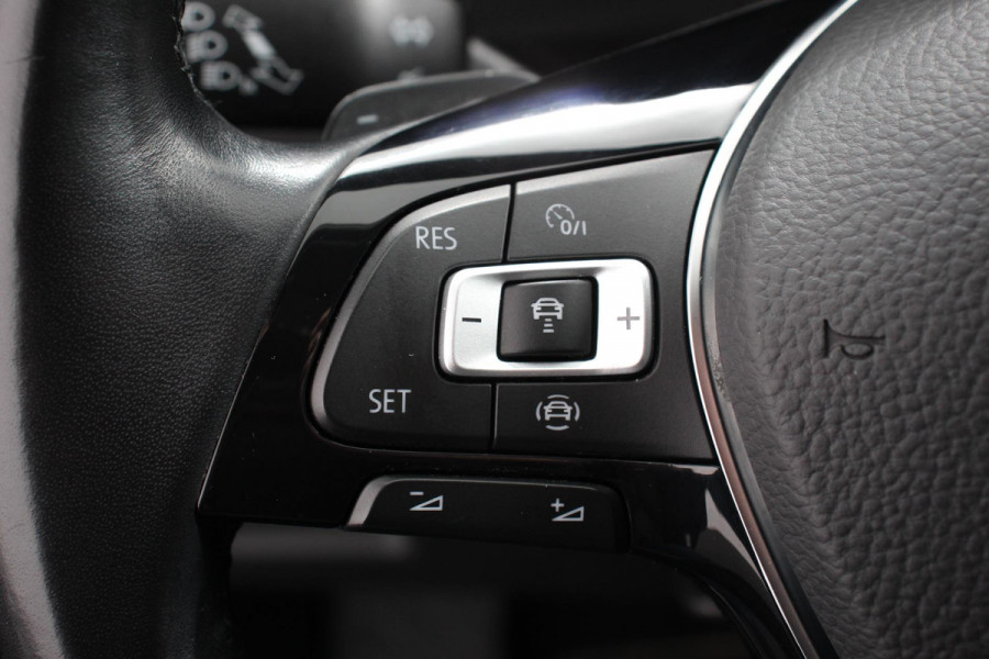 Volkswagen Tiguan 1.5 TSI 150pk DSG Highline | Navigatie | Apple Carplay/Android Auto | Adaptive cruise control | Parkeersensoren | Camera | Park Assist | Lane Assist | Stoel- en stuurverwarming | Getinte ramen | Virtual Cockpit |  LED-verlichting voor