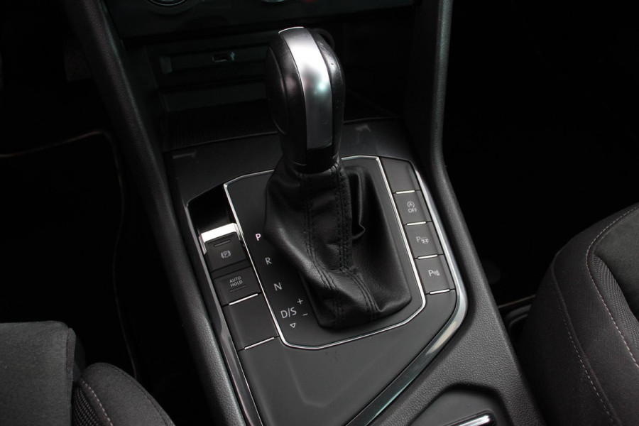 Volkswagen Tiguan 1.5 TSI 150pk DSG Highline | Navigatie | Apple Carplay/Android Auto | Adaptive cruise control | Parkeersensoren | Camera | Park Assist | Lane Assist | Stoel- en stuurverwarming | Getinte ramen | Virtual Cockpit |  LED-verlichting voor