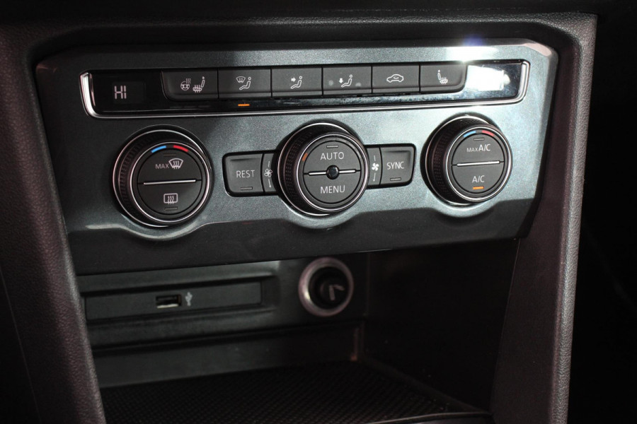 Volkswagen Tiguan 1.5 TSI 150pk DSG Highline | Navigatie | Apple Carplay/Android Auto | Adaptive cruise control | Parkeersensoren | Camera | Park Assist | Lane Assist | Stoel- en stuurverwarming | Getinte ramen | Virtual Cockpit |  LED-verlichting voor