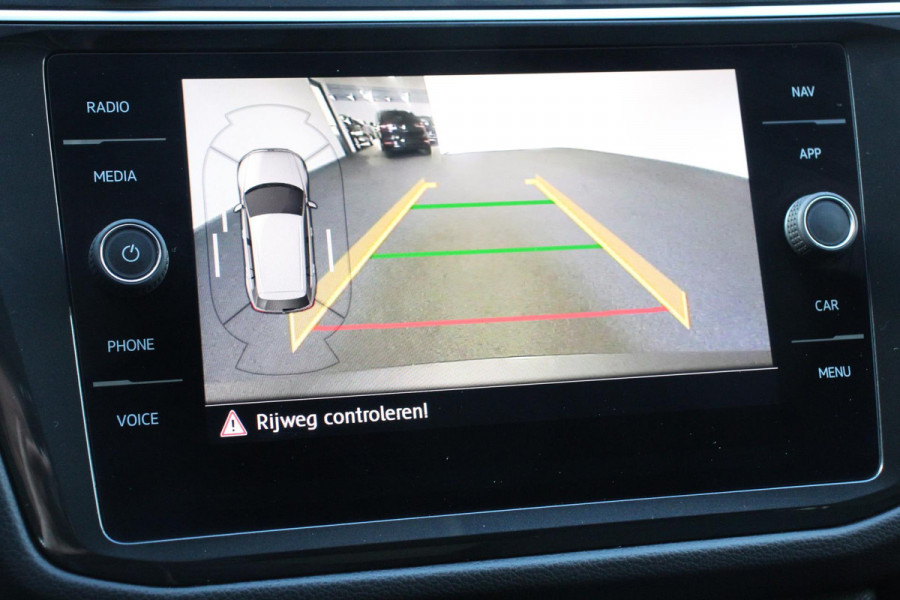 Volkswagen Tiguan 1.5 TSI 150pk DSG Highline | Navigatie | Apple Carplay/Android Auto | Adaptive cruise control | Parkeersensoren | Camera | Park Assist | Lane Assist | Stoel- en stuurverwarming | Getinte ramen | Virtual Cockpit |  LED-verlichting voor