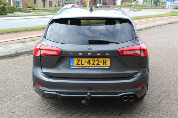 Ford FOCUS Wagon 1.0-125pk EcoBoost ST-Line AUTOMAAT ! Heel erg nette en goed onderhouden Ford Focus ST-Line wagon automaat. Volautm. airco dual, stoel-, stuur- en voorraamverw., camera, trekhaak, navigatie, telefoonvoorb., LM wln, cruise cntrl, skiluik etc., etc.... Ford FOCUS Wagon 1.0-125pk EcoBoost ST-Line AUTOMAAT ! Heel erg nette en goed onderhouden Ford Focus ST-Line wagon automaat. Volautm. airco dual, stoel-, stuur- en voorraamverw., camera, trekhaak, navigatie, telefoonvoorb., LM wln, cruise cntrl, skiluik etc., etc....