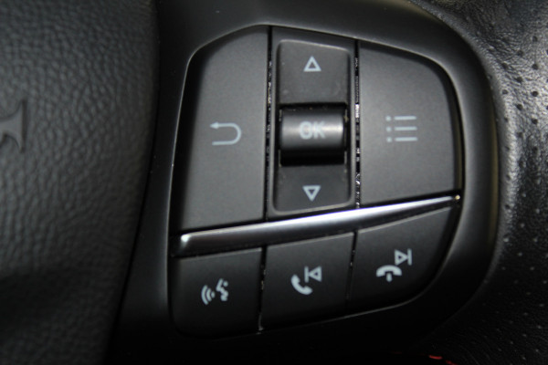 Ford FOCUS Wagon 1.0-125pk EcoBoost ST-Line AUTOMAAT ! Heel erg nette en goed onderhouden Ford Focus ST-Line wagon automaat. Volautm. airco dual, stoel-, stuur- en voorraamverw., camera, trekhaak, navigatie, telefoonvoorb., LM wln, cruise cntrl, skiluik etc., etc.... Ford FOCUS Wagon 1.0-125pk EcoBoost ST-Line AUTOMAAT ! Heel erg nette en goed onderhouden Ford Focus ST-Line wagon automaat. Volautm. airco dual, stoel-, stuur- en voorraamverw., camera, trekhaak, navigatie, telefoonvoorb., LM wln, cruise cntrl, skiluik etc., etc....
