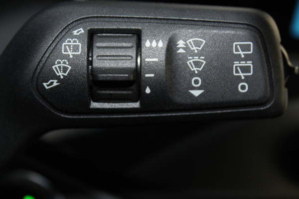 Ford FOCUS Wagon 1.0-125pk EcoBoost ST-Line AUTOMAAT ! Heel erg nette en goed onderhouden Ford Focus ST-Line wagon automaat. Volautm. airco dual, stoel-, stuur- en voorraamverw., camera, trekhaak, navigatie, telefoonvoorb., LM wln, cruise cntrl, skiluik etc., etc.... Ford FOCUS Wagon 1.0-125pk EcoBoost ST-Line AUTOMAAT ! Heel erg nette en goed onderhouden Ford Focus ST-Line wagon automaat. Volautm. airco dual, stoel-, stuur- en voorraamverw., camera, trekhaak, navigatie, telefoonvoorb., LM wln, cruise cntrl, skiluik etc., etc....