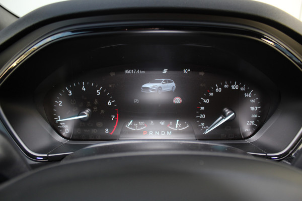 Ford FOCUS Wagon 1.0-125pk EcoBoost ST-Line AUTOMAAT ! Heel erg nette en goed onderhouden Ford Focus ST-Line wagon automaat. Volautm. airco dual, stoel-, stuur- en voorraamverw., camera, trekhaak, navigatie, telefoonvoorb., LM wln, cruise cntrl, skiluik etc., etc.... Ford FOCUS Wagon 1.0-125pk EcoBoost ST-Line AUTOMAAT ! Heel erg nette en goed onderhouden Ford Focus ST-Line wagon automaat. Volautm. airco dual, stoel-, stuur- en voorraamverw., camera, trekhaak, navigatie, telefoonvoorb., LM wln, cruise cntrl, skiluik etc., etc....